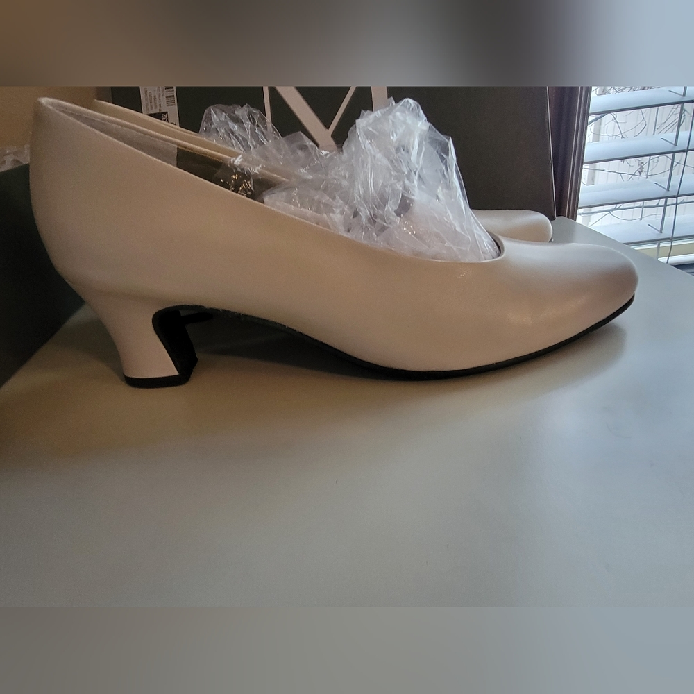 Mark Lemp Classics Leather Heels Size 8.5